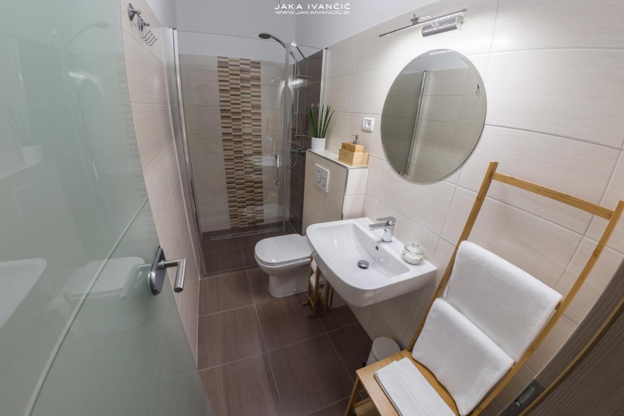 Med Oljkami Apartment Koper Exteriér fotografie