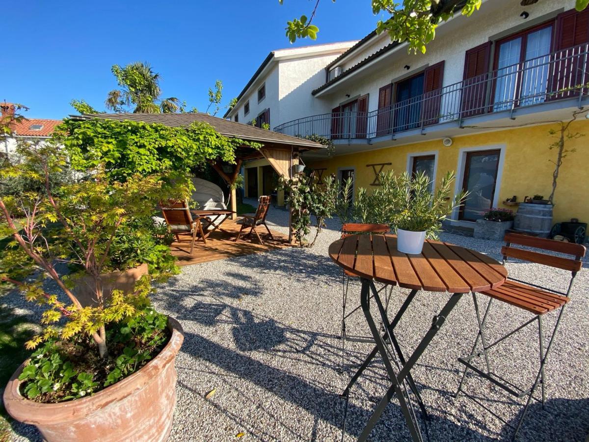 Med Oljkami Apartment Koper Exteriér fotografie